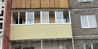 Выполнены работы по остеклению, внешней и внутренней отделке.